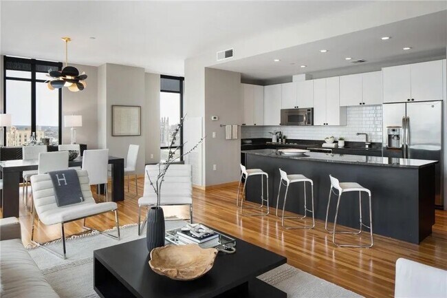 Building Photo - Minneapolis, MN