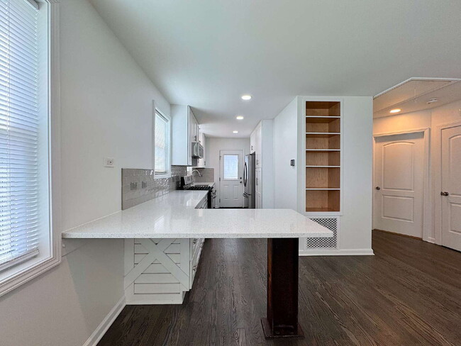 Building Photo - Stylish Updated Home Just Minutes from Dow...