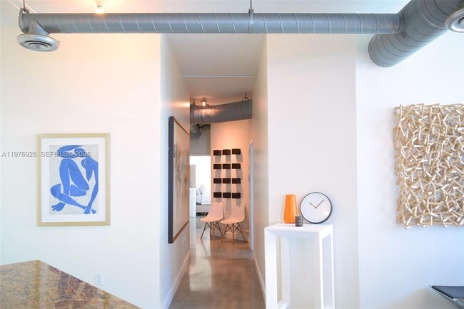 Building Photo - 700 NE 25th St