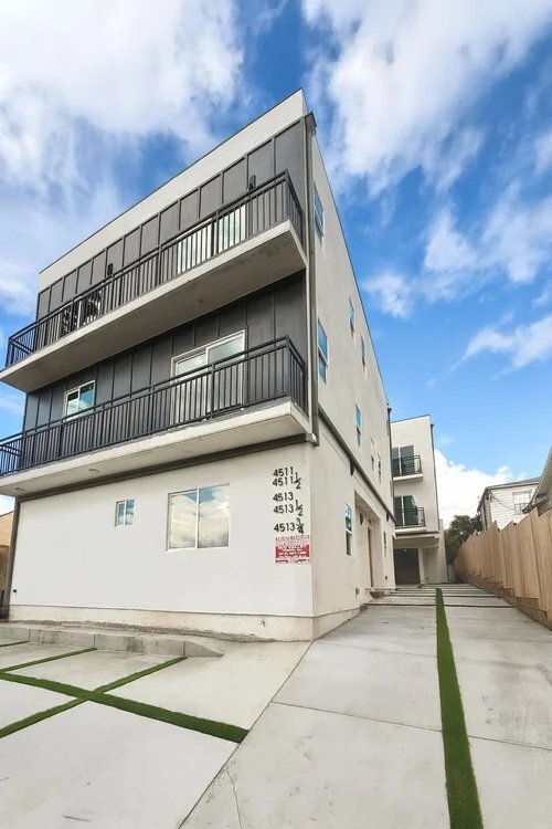 Building Photo - 4511 Rosewood Ave
