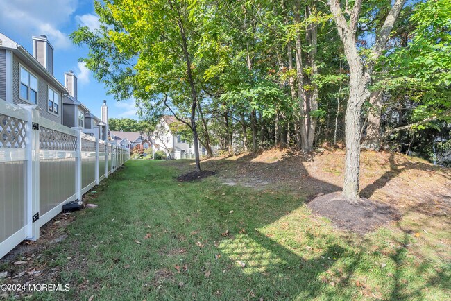 Building Photo - 2 Charles Ct