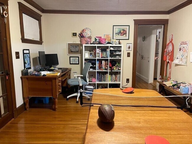 Building Photo - 53 Westmount Ave