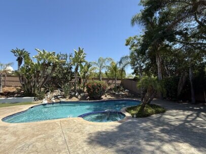 Building Photo - Luxurious, 5450 SqFt,  5 Ensuite Bedrooms ...