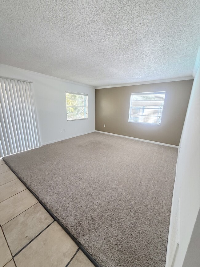 Building Photo - 2557 N Alafaya Trail