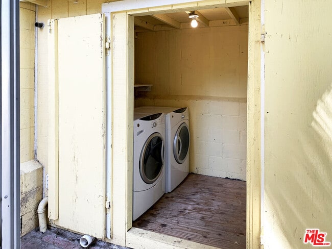 Building Photo - 8437 Ridpath Dr