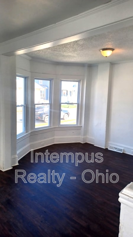 Building Photo - 2070 W 105th St