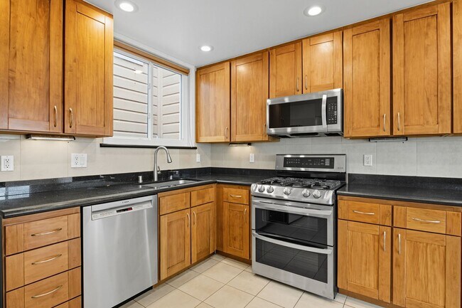 Building Photo - 805 Foerster St
