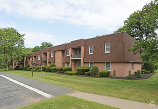Building Photo - Maple Manor