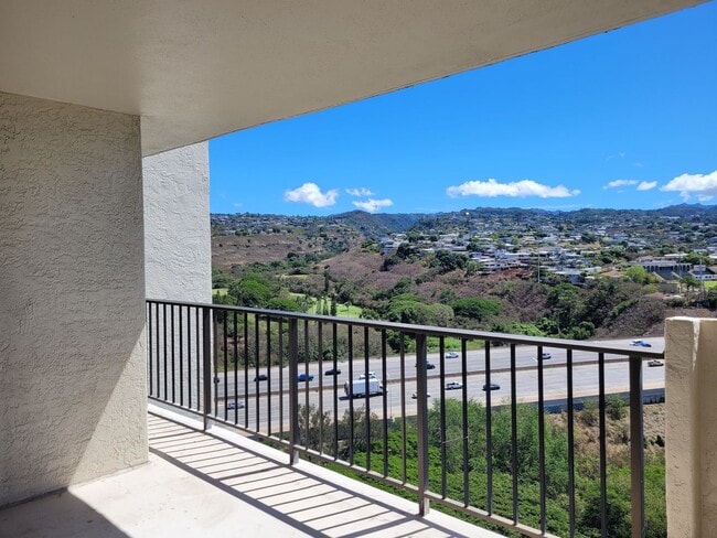 Building Photo - AVAILABLE | One Bedroom, One Bathroom | Lo...