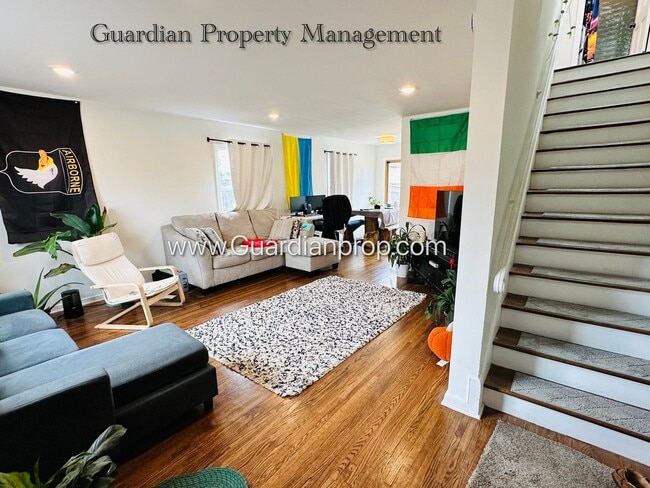 Building Photo - St Louis Park Single Family Home, Dishwasher, Garage, Patio