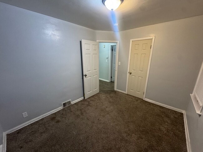 Building Photo - This Charming 3BR Single Family Home!