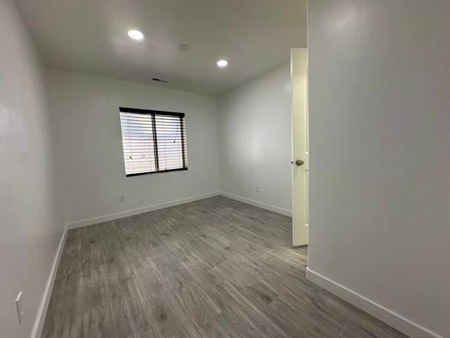 Building Photo - 4000 Mount Airey Dr