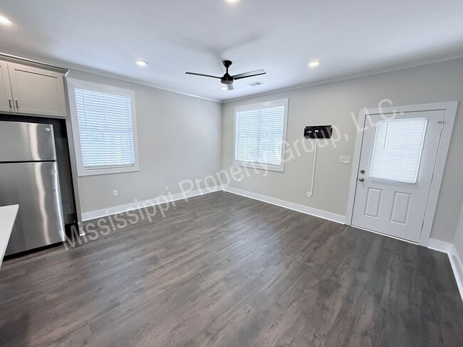 Building Photo - 1405 Pleasant Dr