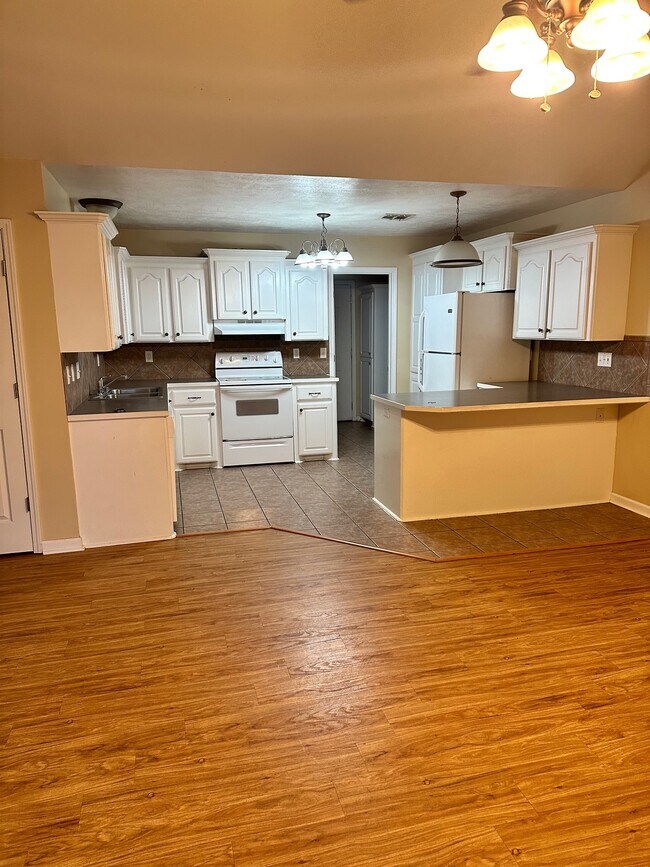 Kitchen - 4340 Benoit Ln