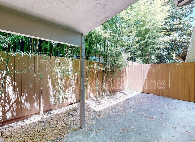 Building Photo - 18167 Happy Ln