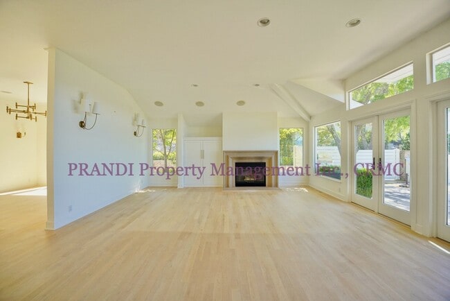 Building Photo - 3 Bartel Ct