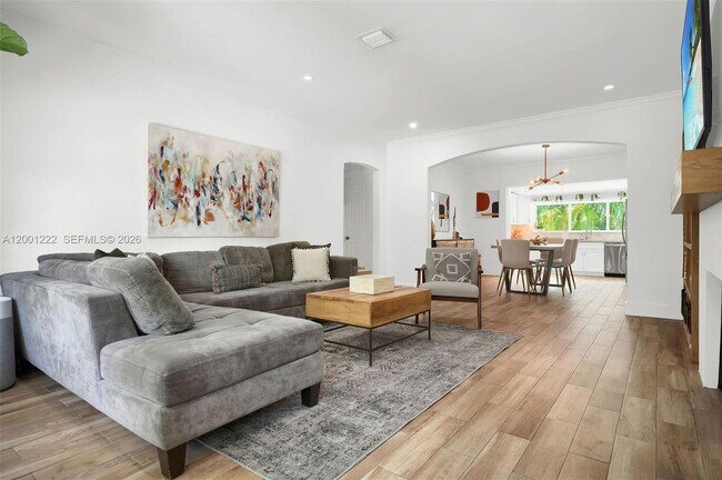 Building Photo - 2311 SW 9th Ave