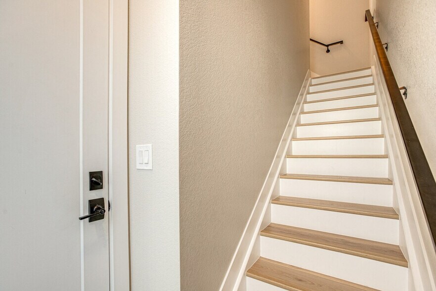 Building Photo - 4100 E Warren Ave