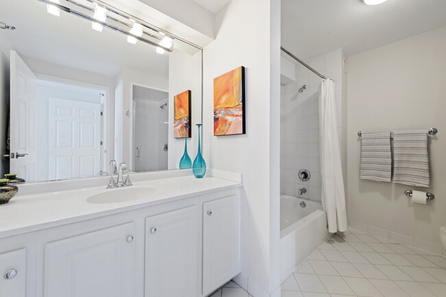 Building Photo - 345 N LaSalle St