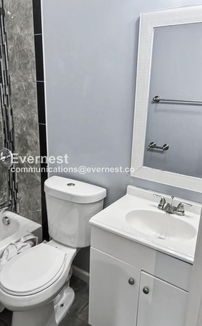 Building Photo - 1555 Myrtle Ave