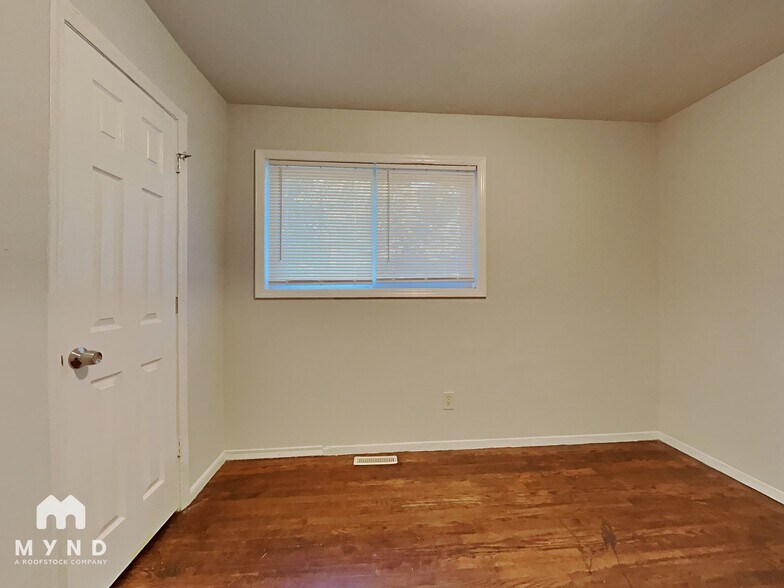 Building Photo - 301 Edgegreen Dr