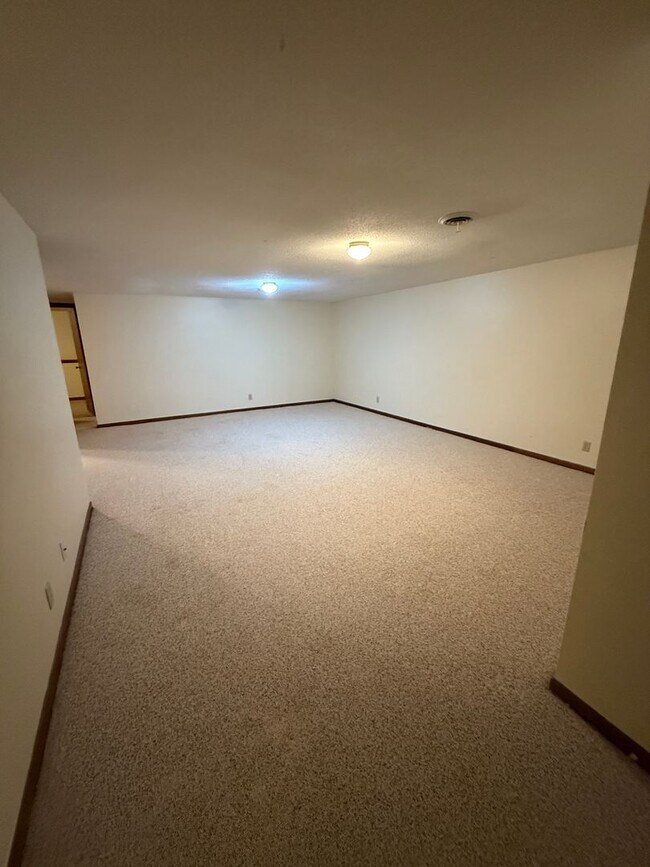 Building Photo - PP - 14 - Grandview Ave