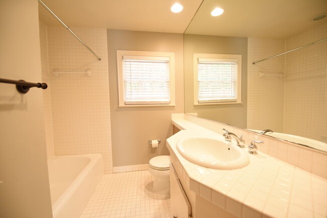 Building Photo - Walk to Inwood Village! Charming 3 bed 3 b...