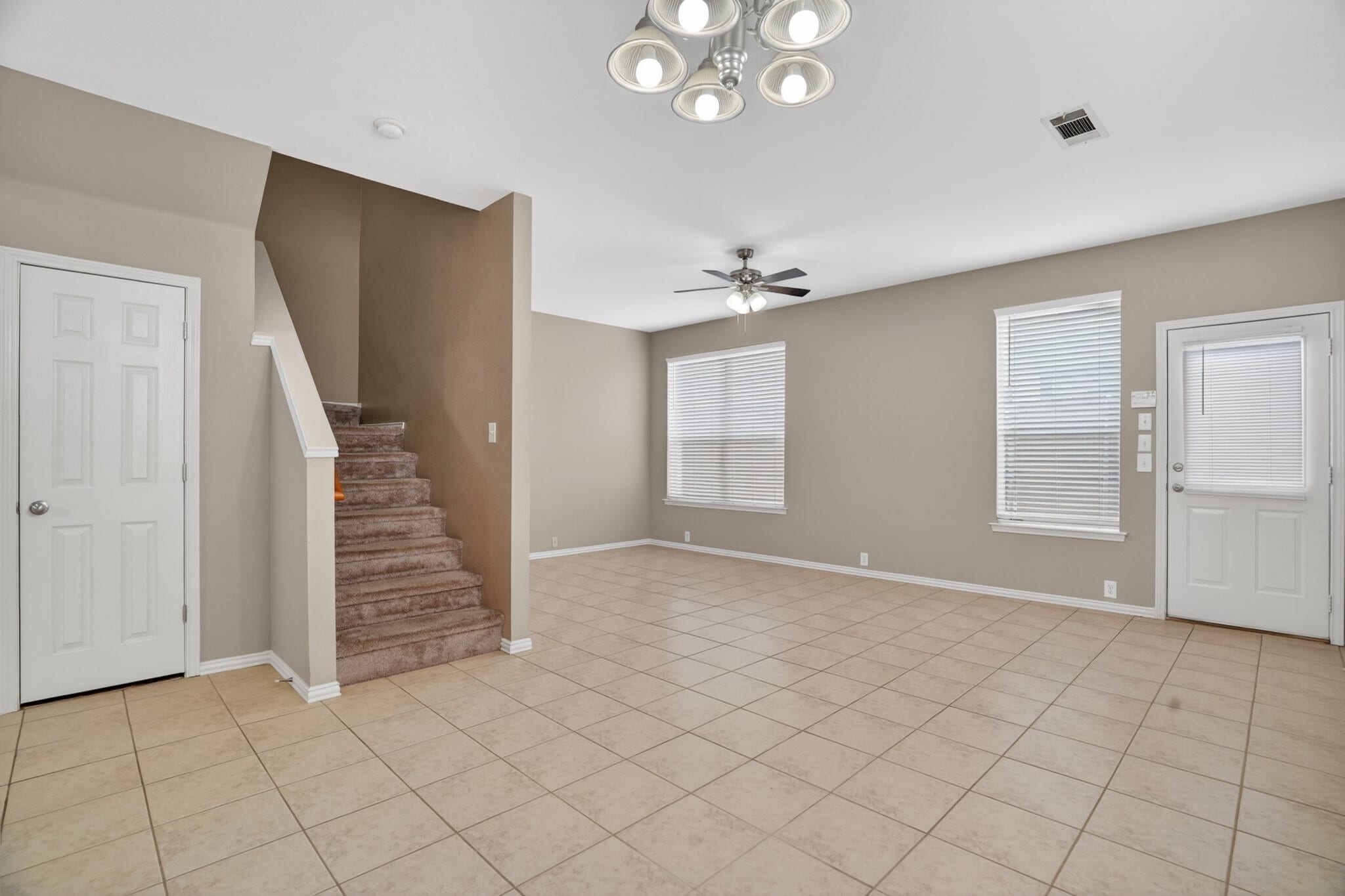 Building Photo - 10624 Traymore Dr