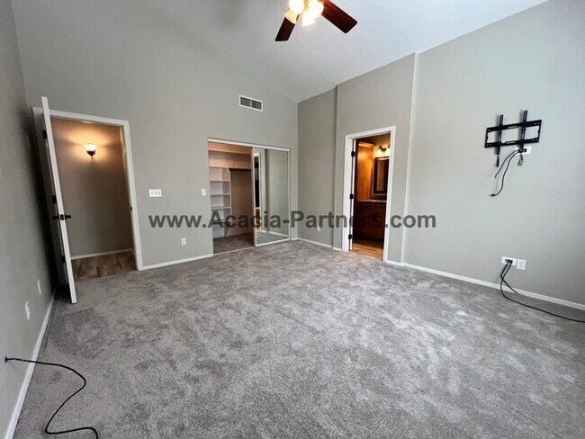 Building Photo - Three Bedroom home in Rancho Escondido