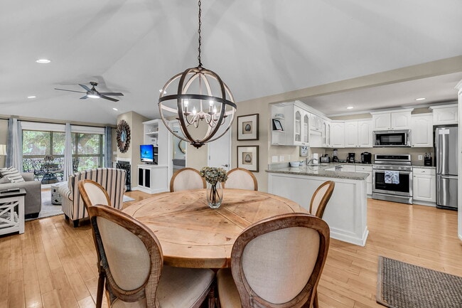 Building Photo - Branson - Breeze