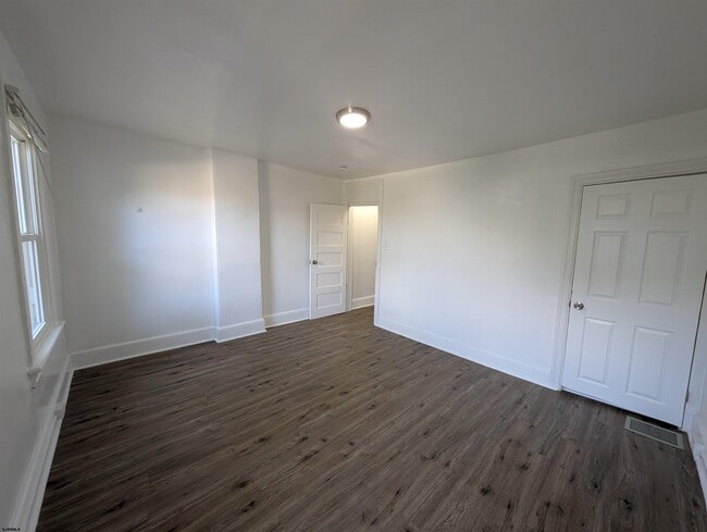 Building Photo - 904 Westcoat Pl