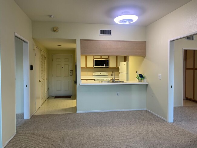 Building Photo - Cozy Condo in 55+ Community