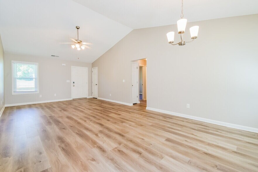 Building Photo - 761 Woodwind Dr