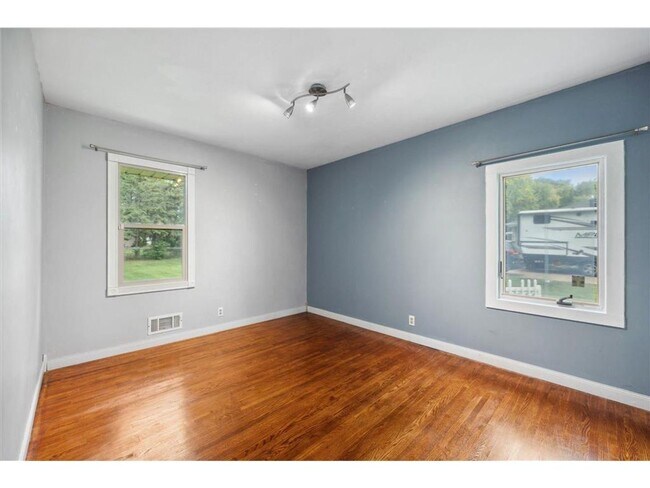 Building Photo - 4 Bed - 2 Bath Brooklyn Park Home with Lar...