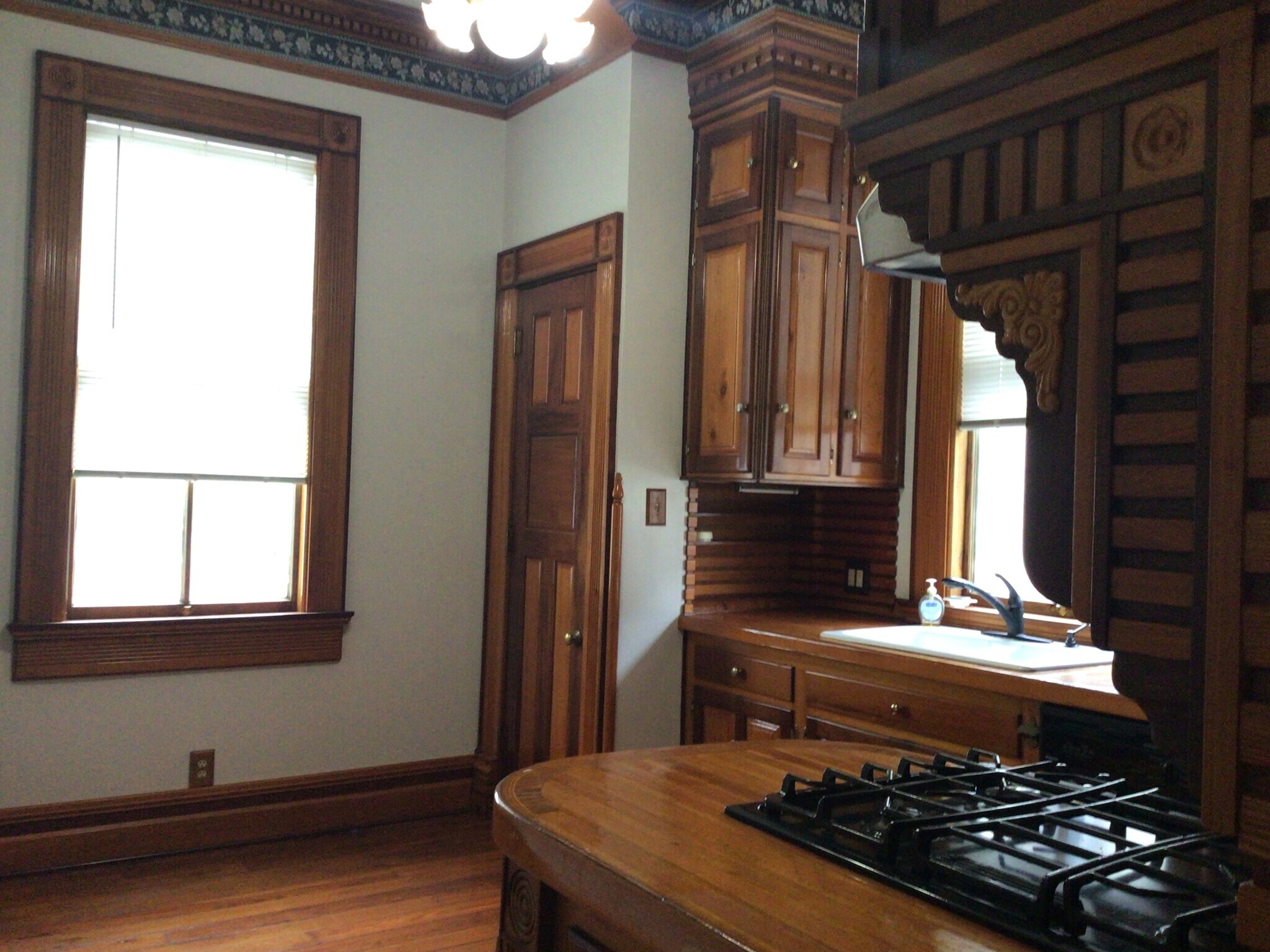 Building Photo - 519 Lowerline St