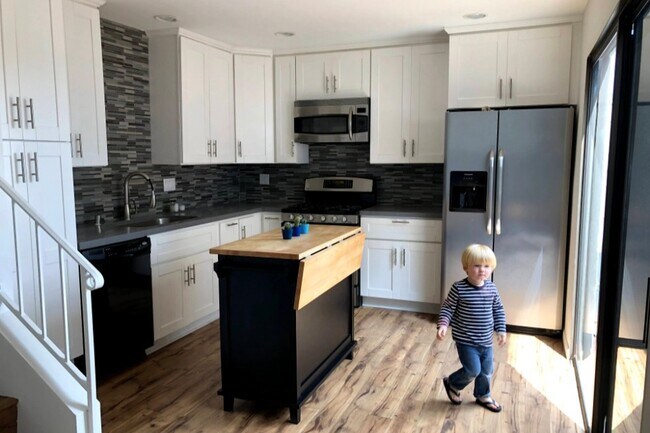 Building Photo - 1460 Manhattan Beach Blvd