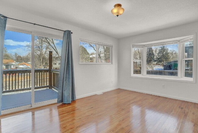 Building Photo - 512 Squire St