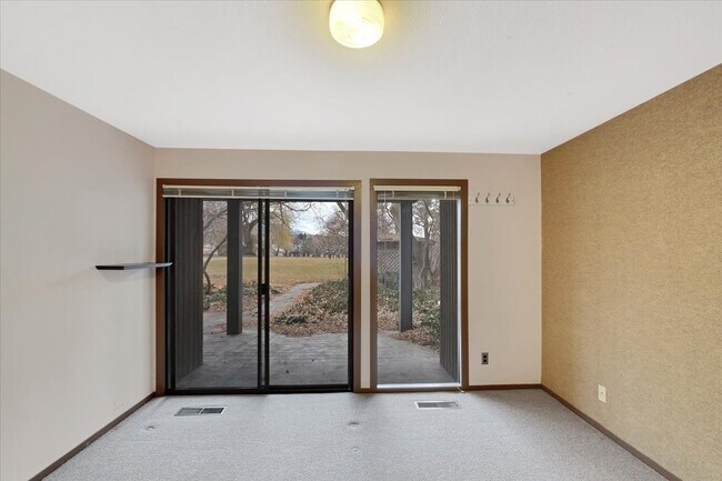 Building Photo - 980 E 1800 N
