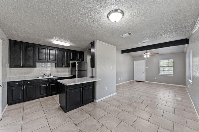 Building Photo - 580 Plaza Ct