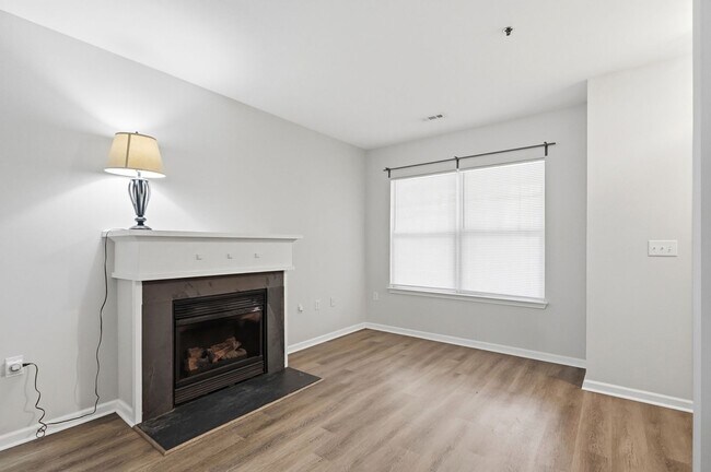 Building Photo - Uptown Charlotte Townhome with Dual Primary Suites