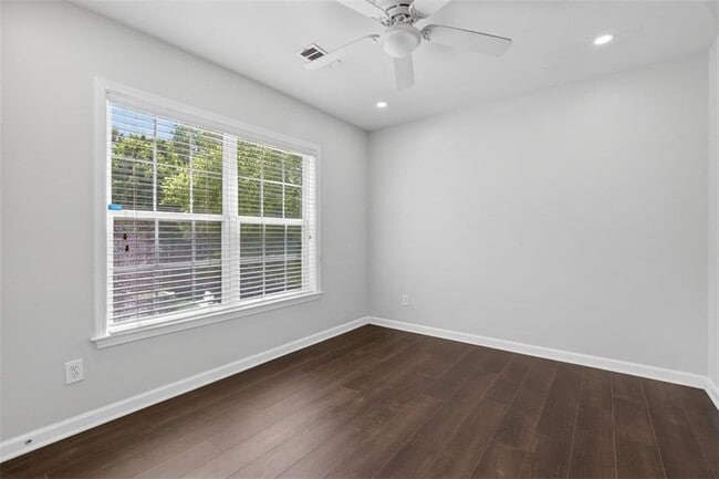 Building Photo - 2885 Stonehenge Ct