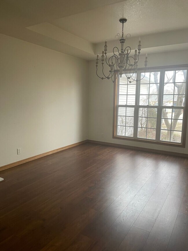 Building Photo - CARL JUNCTION: Beautiful 3BR/2BA home in Carl Junction with fenced in yard and storm shelter!!