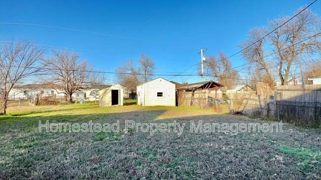 Building Photo - 1313 SW 46th St