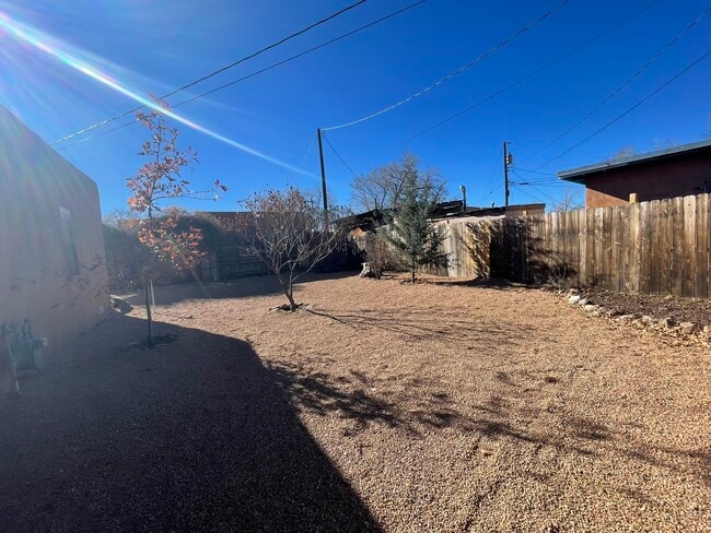 Building Photo - 536 W Alameda St