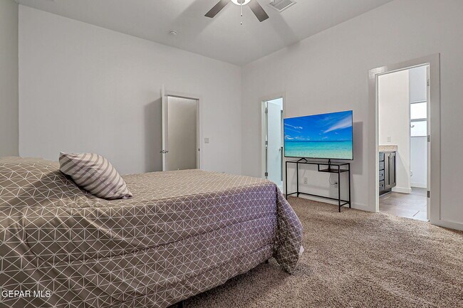 Building Photo - 308 S Manzanita Dr