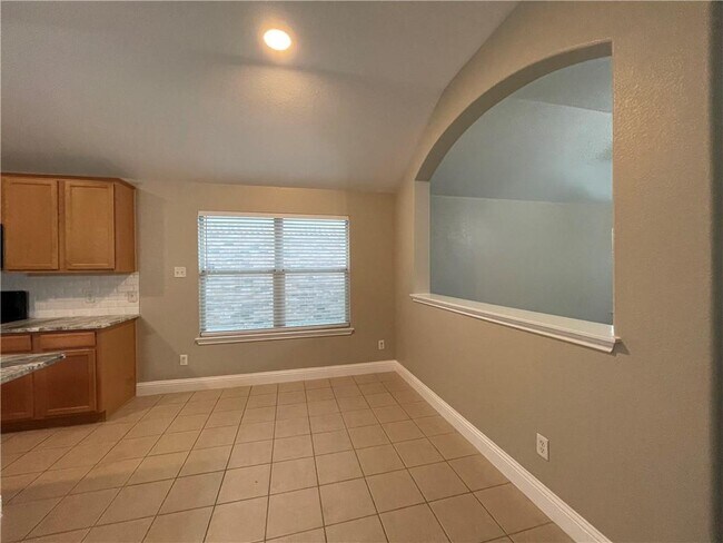 Building Photo - 18512 Sandy Bottom Dr