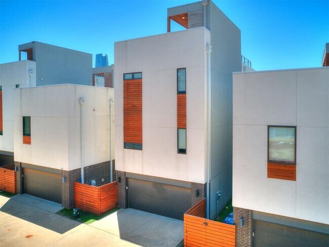 Building Photo - 825 NW 6th St