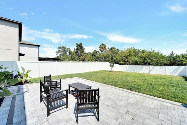 Building Photo - 403 Royal Empress Dr