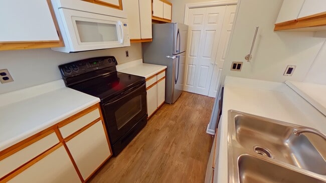 Building Photo - 300 Waterdown Dr