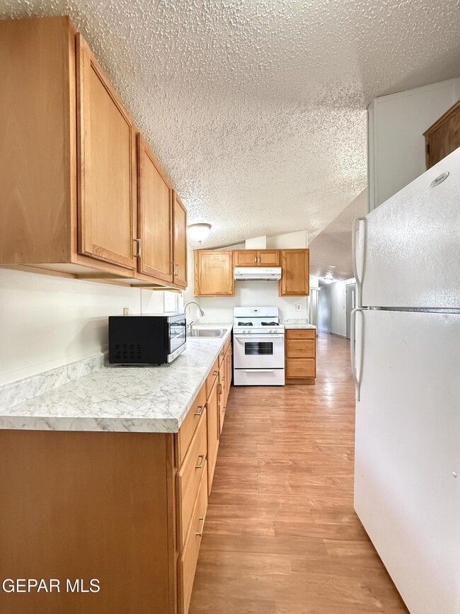 Building Photo - 5941 Sixta Dr